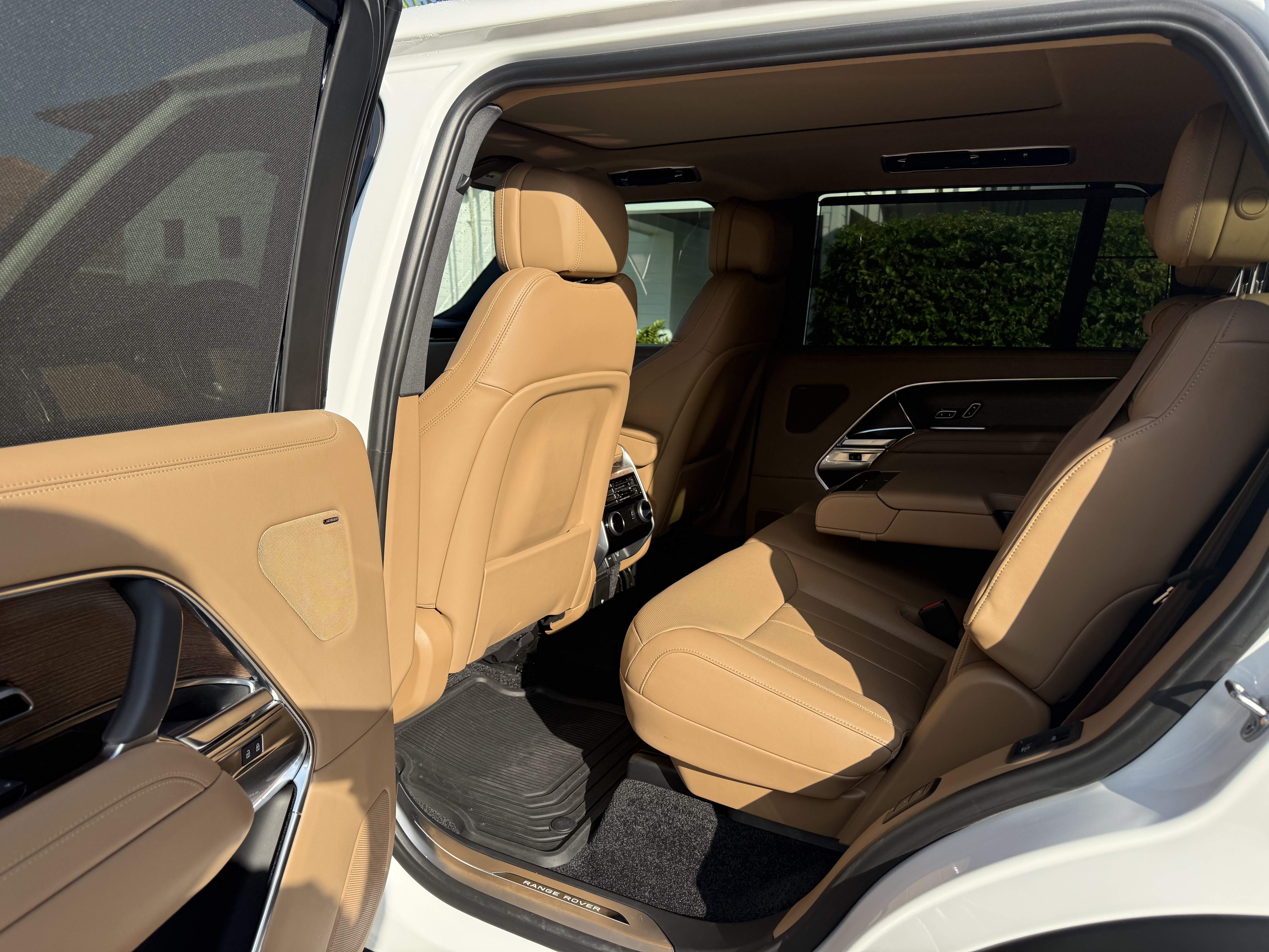 Used 2024 Land Rover Range Rover Long Wheelbase SE AWD/4WD image 16