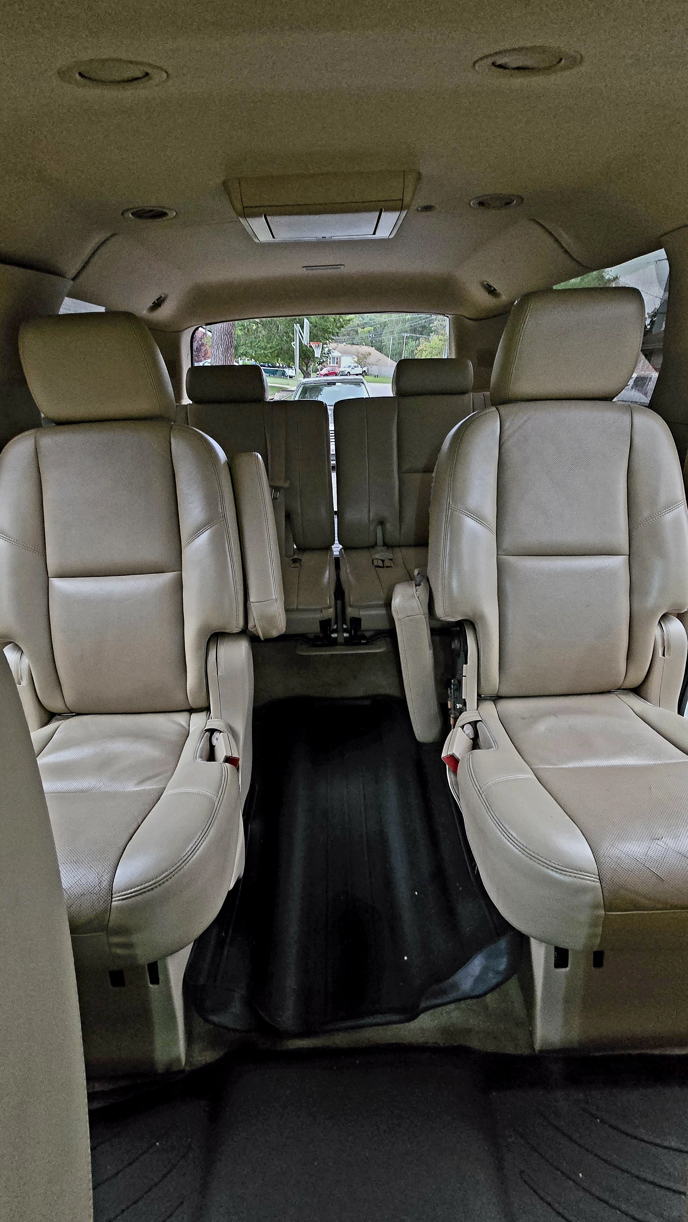 Used 2011 Chevrolet Suburban LTZ AWD/4WD image 8