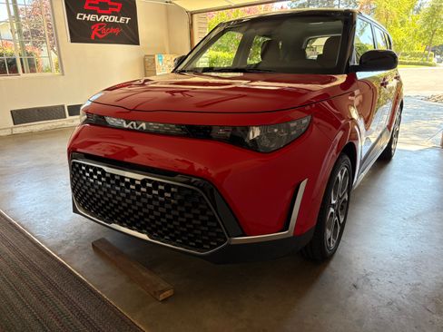 Used 2025 Kia Soul EX image 10