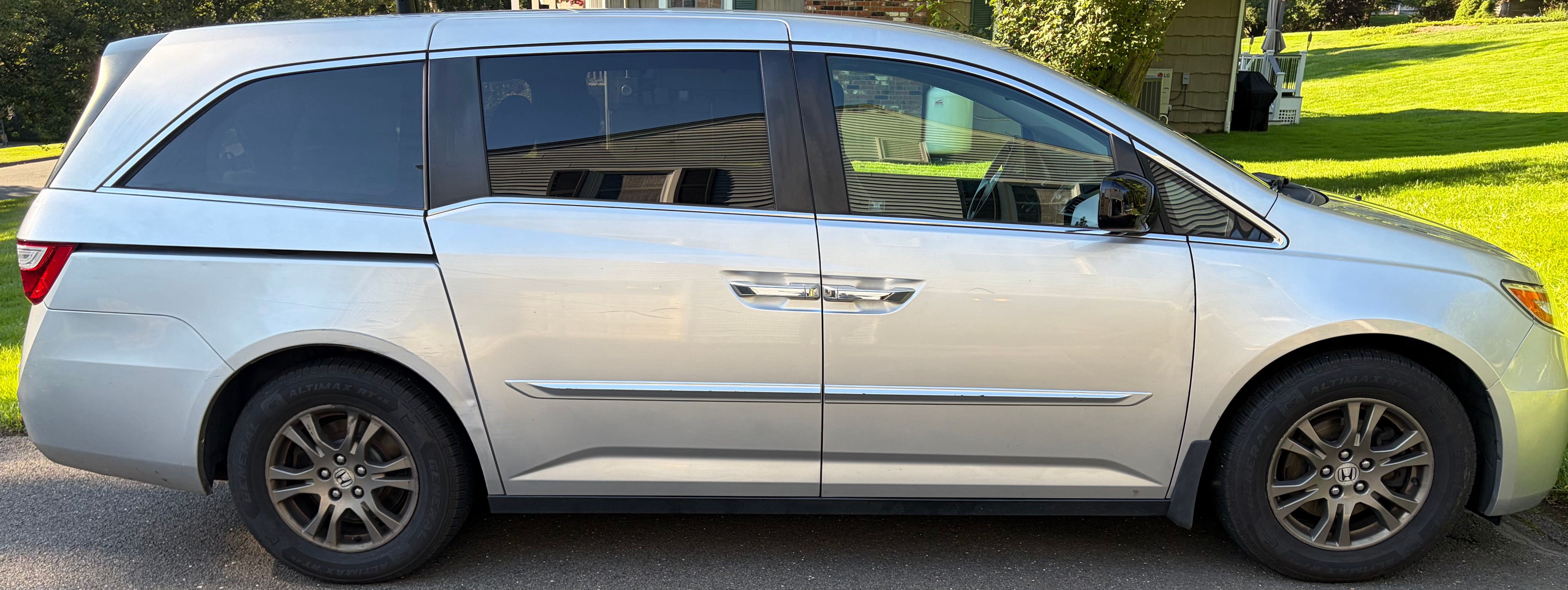 Used 2012 Honda Odyssey EX image 1