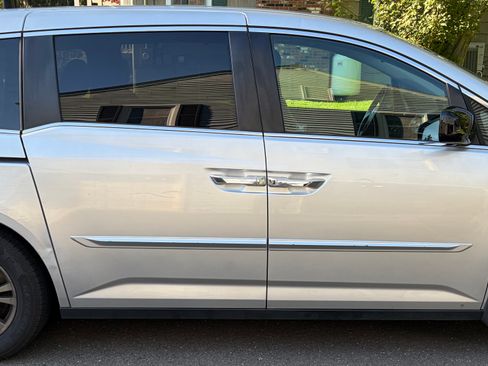 Used 2012 Honda Odyssey EX image 1