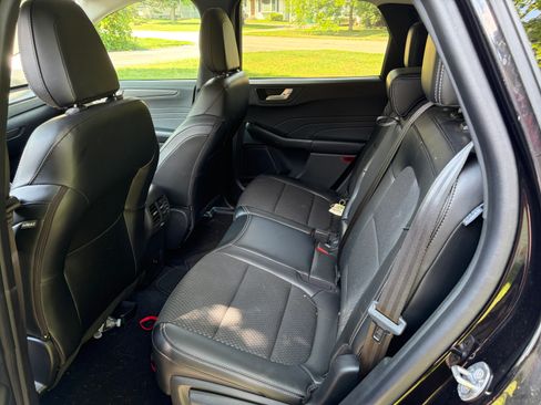 Used 2023 Ford Escape SE FWD image 11