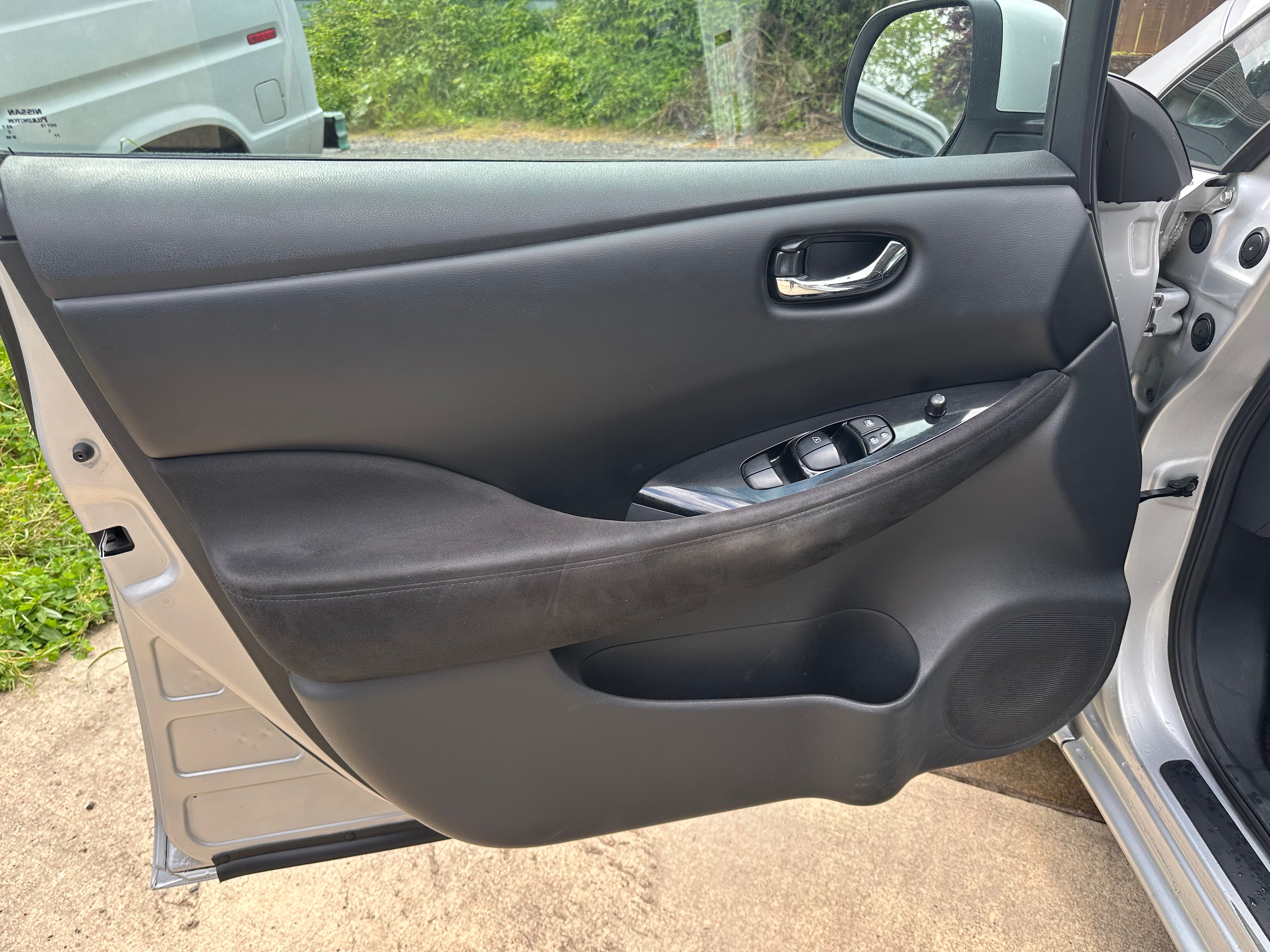 Used 2013 Nissan Leaf SV w/ LED & Quick Charge Pkg FWD image 13