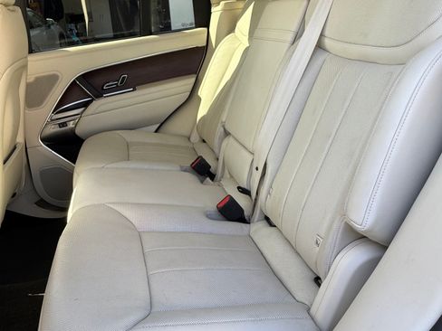 Used 2024 Land Rover Range Rover SE image 6