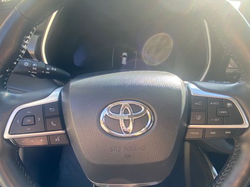 Used 2023 Toyota Highlander Platinum image 8