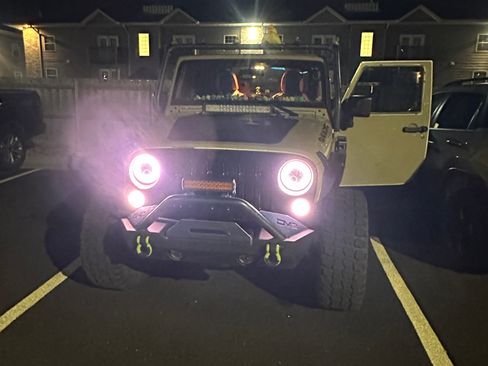 Used 2017 Jeep Wrangler Sport image 14