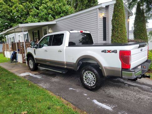 Used 2021 Ford F250 Lariat w/ Lariat Ultimate Package AWD/4WD image 4