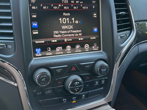 Used 2015 Jeep Grand Cherokee Overland AWD/4WD image 11