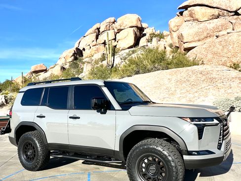Used 2025 Lexus GX 550 image 5