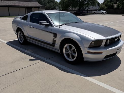 Used 2006 Ford Mustang GT Premium RWD image 2