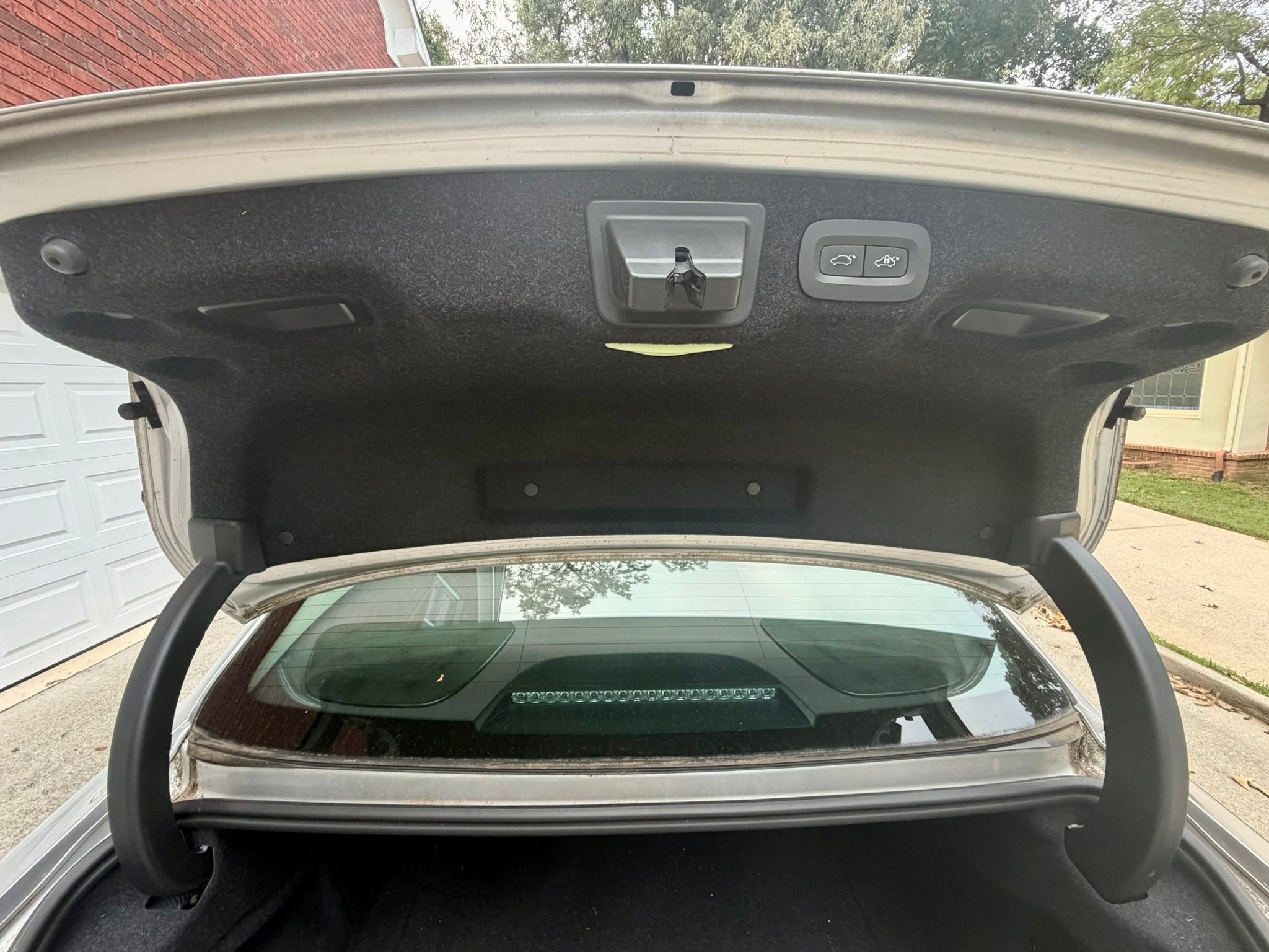 Used 2018 Volvo S90 T5 Momentum FWD image 12