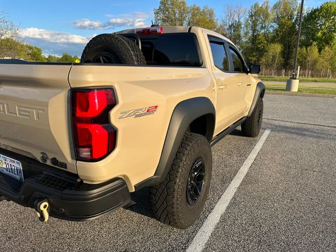 Used 2024 Chevrolet Colorado ZR2 w/ ZR2 Bison Edition AWD/4WD image 9