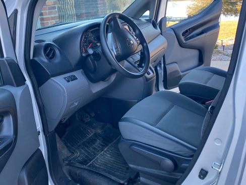 Used 2018 Nissan NV200 SV w/ Navigation Package image 2