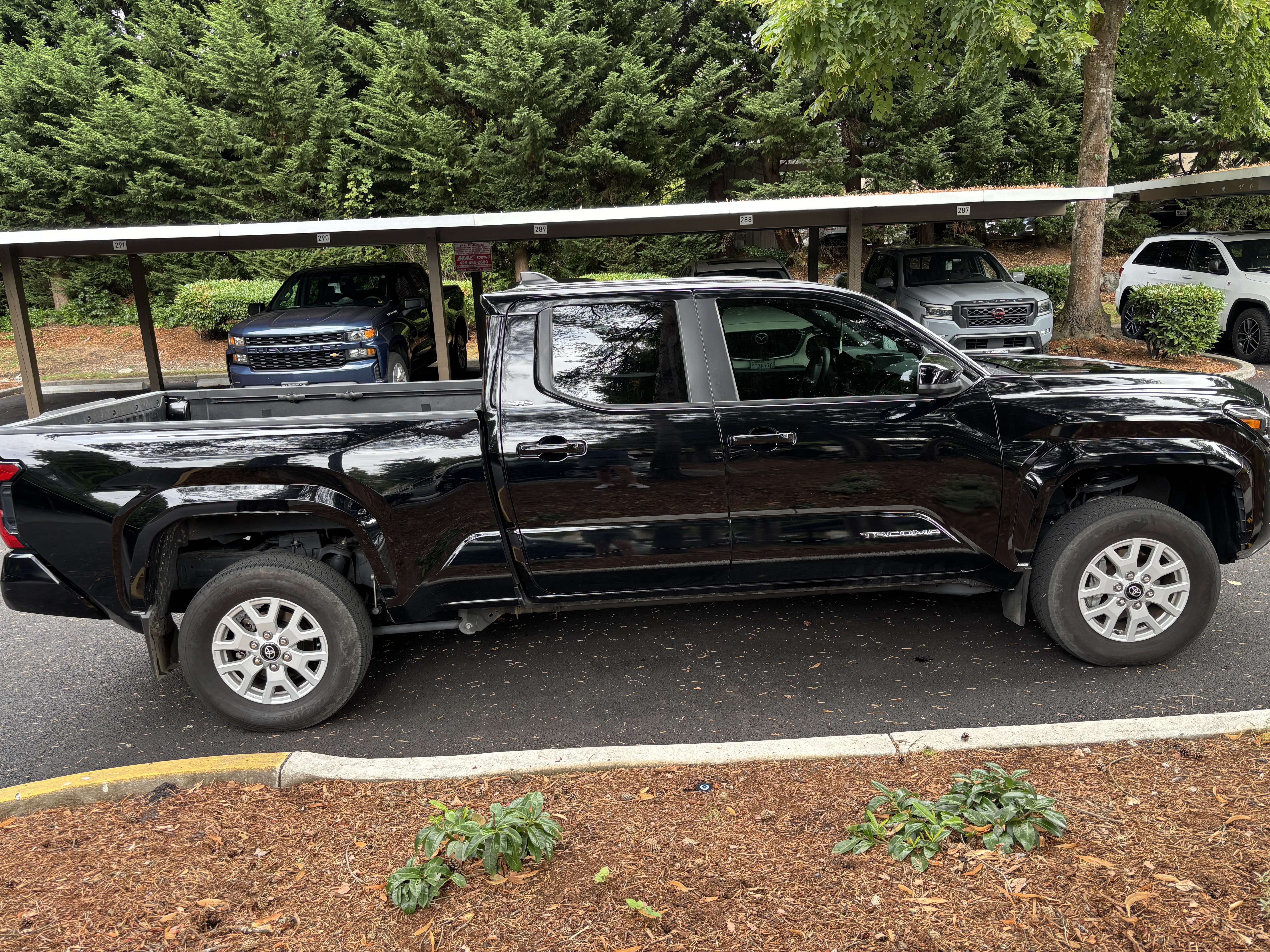 Used 2024 Toyota Tacoma SR5 AWD/4WD image 4