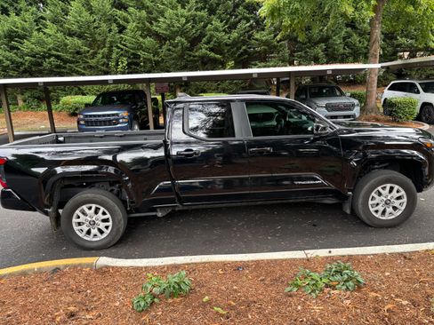 Used 2024 Toyota Tacoma SR5 AWD/4WD image 4