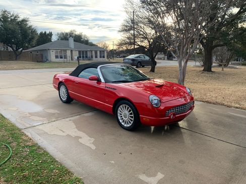 Used 2004 Ford Thunderbird image 2