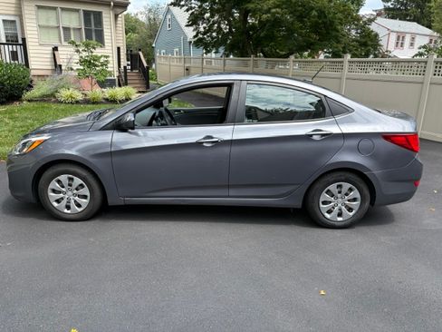 Used 2017 Hyundai Accent SE FWD image 1