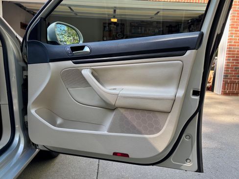 Used 2010 Volkswagen Jetta TDI image 18