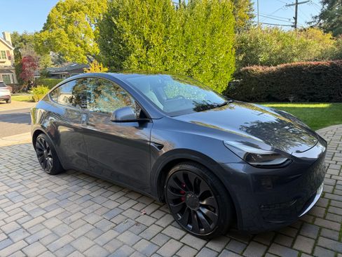 Used 2021 Tesla Model Y Performance image 17