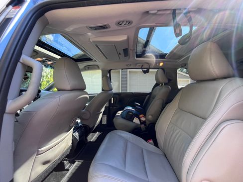 Used 2015 Toyota Sienna Limited Premium AWD/4WD image 9