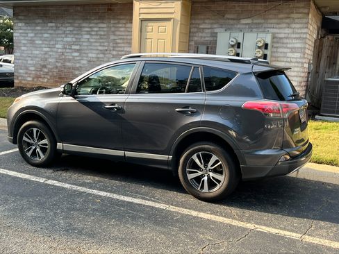 Used 2017 Toyota RAV4 XLE FWD image 4