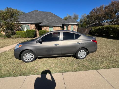 Used 2013 Nissan Versa SV w/ Convenience Pkg image 8