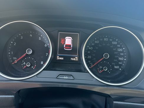 Used 2020 Volkswagen Tiguan SE w/ Panoramic Sunroof Package FWD image 10
