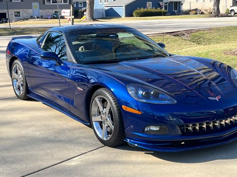 Used 2007 Chevrolet Corvette Coupe w/ Performance Package image 1