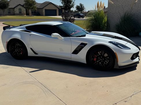 Used 2016 Chevrolet Corvette Z06 w/ 3LZ Preferred Equipment Group image 22