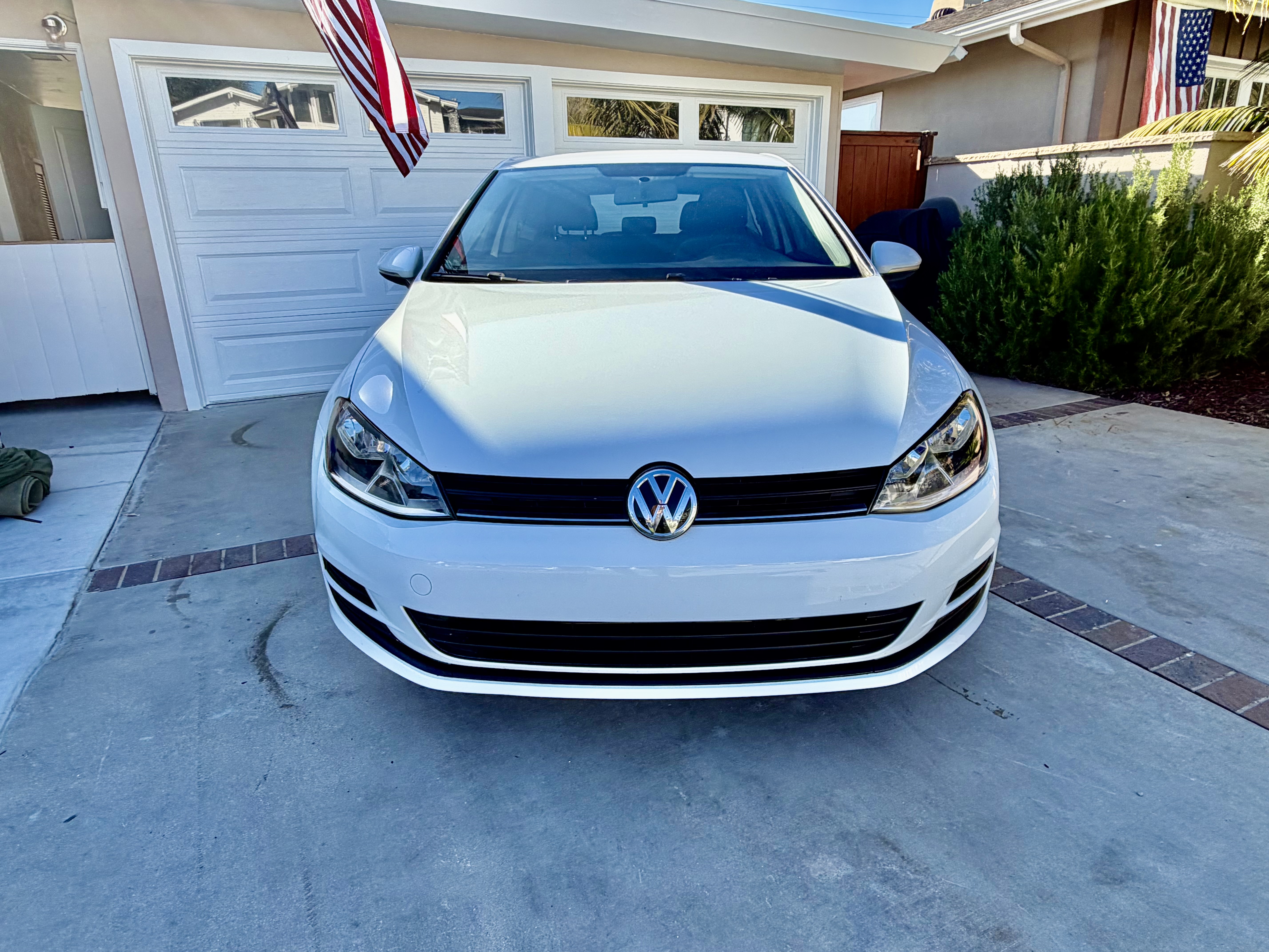 Used 2015 Volkswagen Golf S FWD image 2