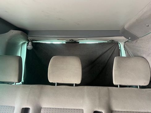 Used 2002 Volkswagen Eurovan GLS FWD image 16