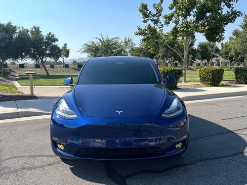 Used 2022 Tesla Model Y Long Range image 6