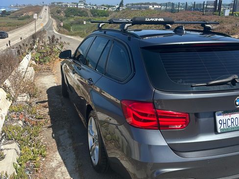 Used 2019 BMW 330i xDrive Wagon w/ M Sport Package AWD/4WD image 10