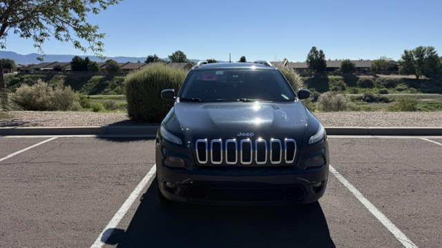 Used 2018 Jeep Cherokee Latitude Plus w/ Cold Weather Group AWD/4WD image 4