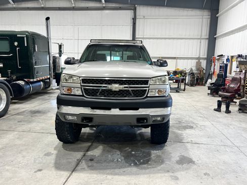 Used 2005 Chevrolet Silverado 2500 LT w/ Heavy-Duty Power Package image 5