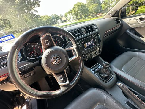 Used 2017 Volkswagen Jetta GLI FWD image 20