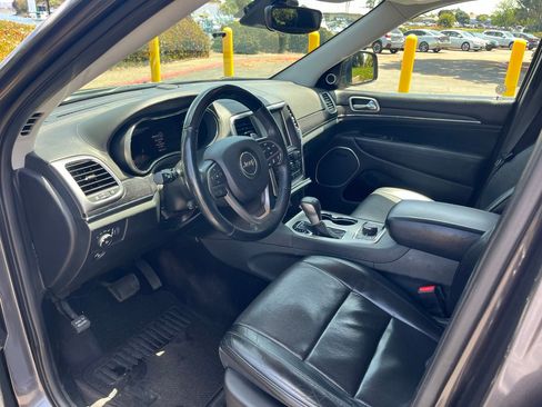 Used 2017 Jeep Grand Cherokee Summit w/ Platinum Appearance Package image 8