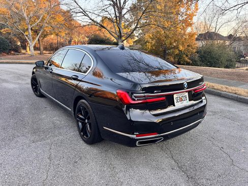 Used 2022 BMW 750i xDrive w/ Luxury Rear Seating Package image 2