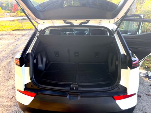 Used 2023 Chevrolet Bolt EUV LT w/ Convenience Package image 4