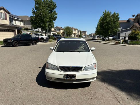 Used 2001 INFINITI I30 FWD image 1