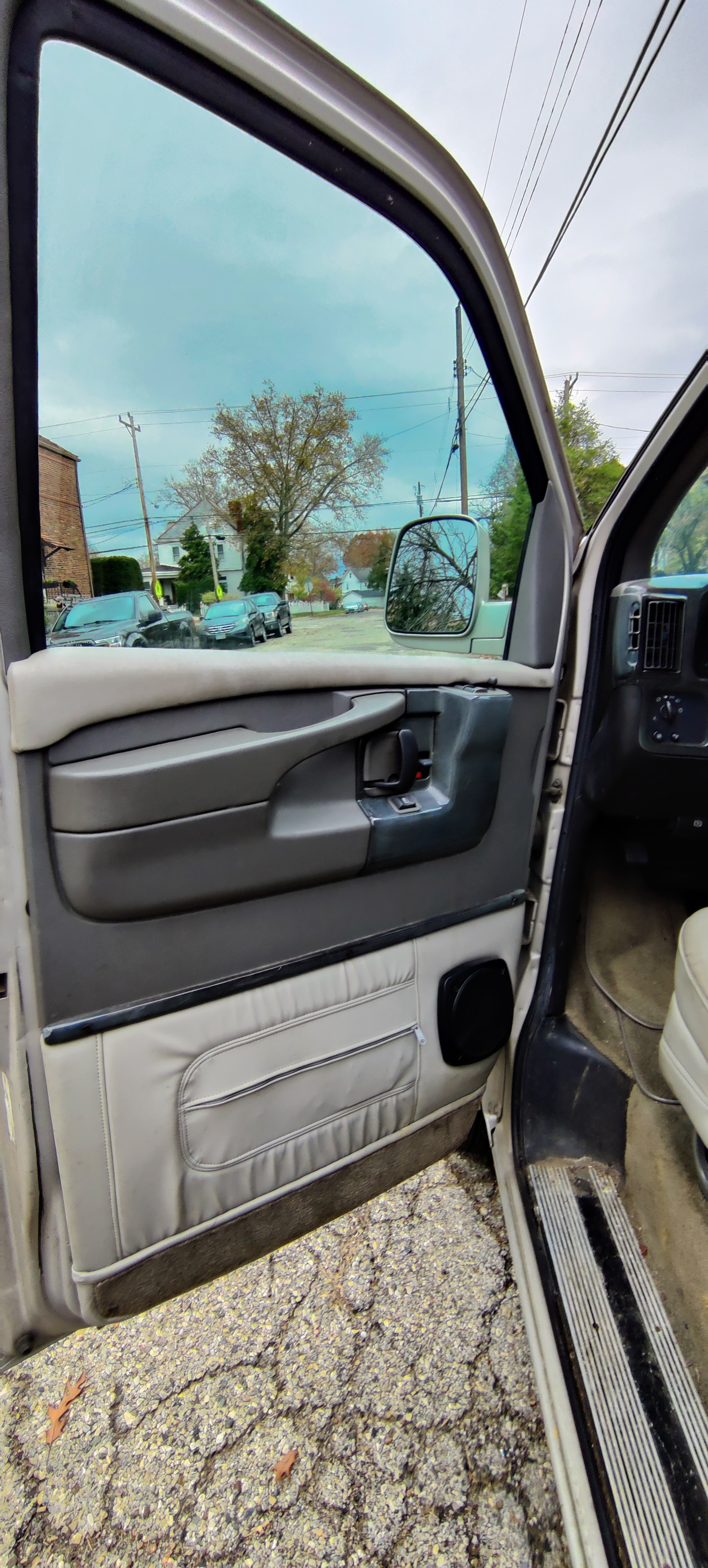 Used 2007 Chevrolet Express 1500 w/ Preferred Equipment Group RWD image 11