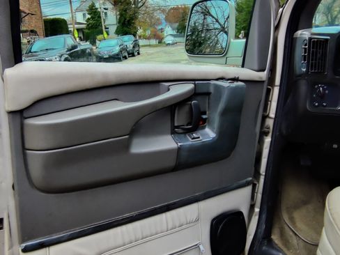 Used 2007 Chevrolet Express 1500 w/ Preferred Equipment Group image 11