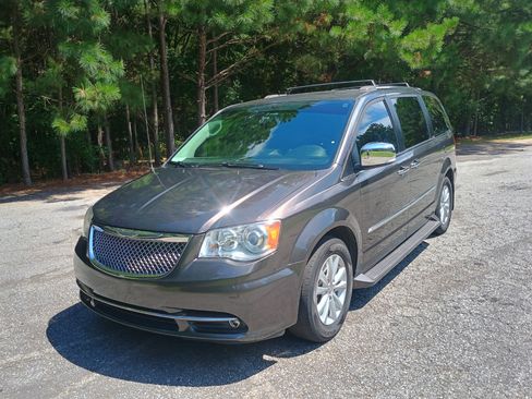 Used 2016 Chrysler Town & Country Limited Platinum w/ Trailer Tow Group image 1