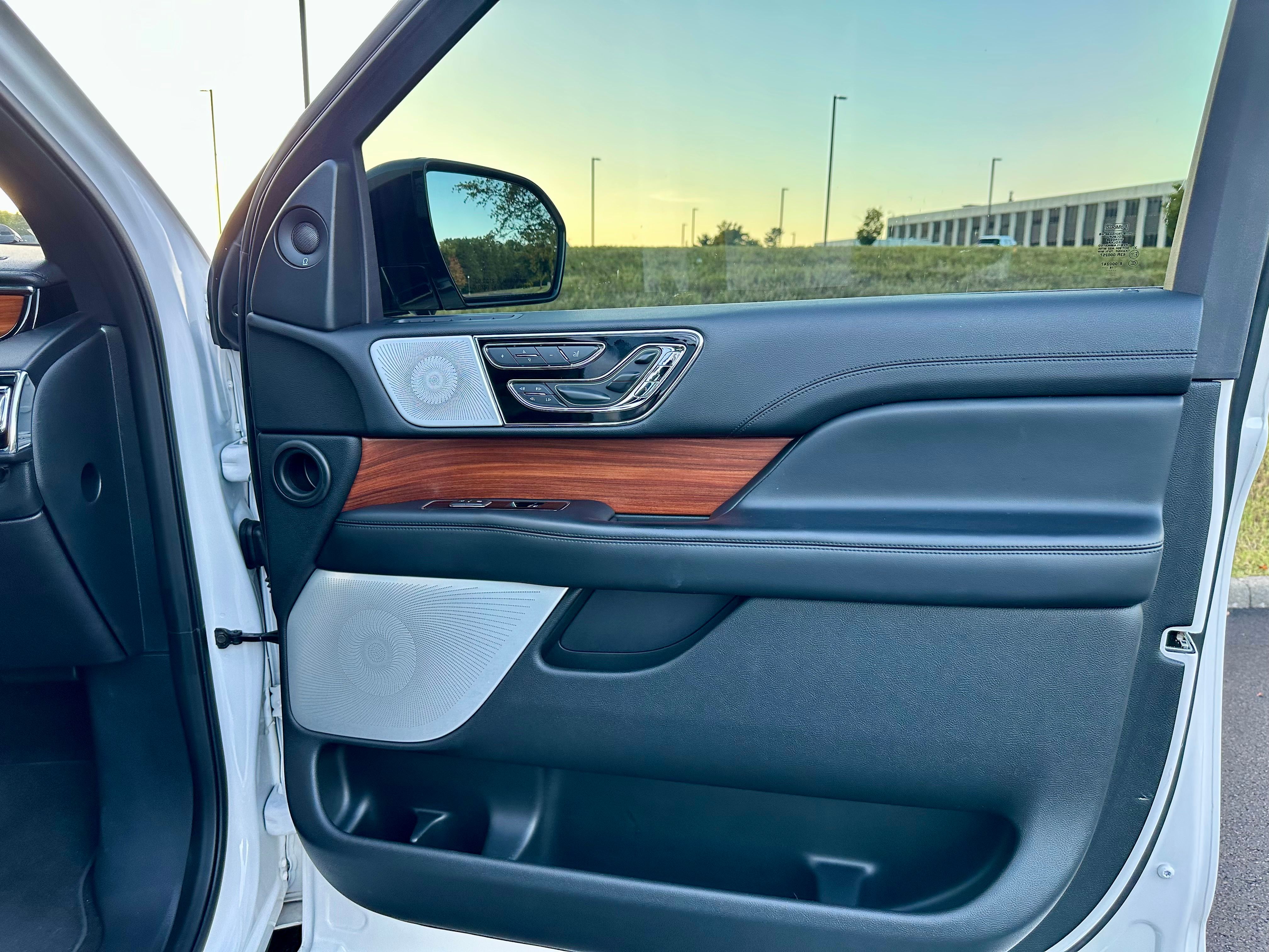 Used 2019 Lincoln Navigator L Reserve AWD/4WD image 12