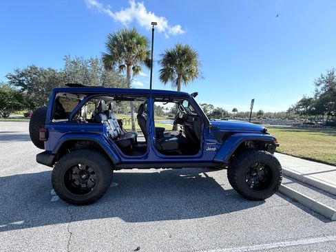 Used 2019 Jeep Wrangler Unlimited Sahara image 17