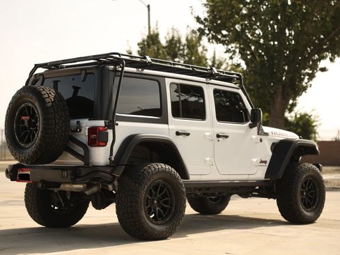 Used 2024 Jeep Wrangler Unlimited Rubicon w/ Capability Package image 6