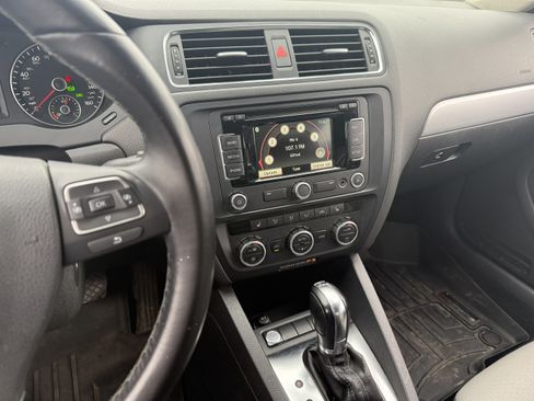 Used 2013 Volkswagen Jetta SEL Premium image 20