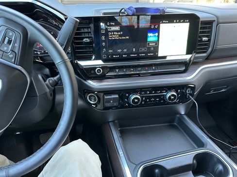 Used 2024 GMC Sierra 3500 SLT w/ SLT Convenience Package image 6