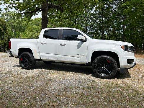 Used 2017 Chevrolet Colorado W/T w/ WT Convenience Package image 1