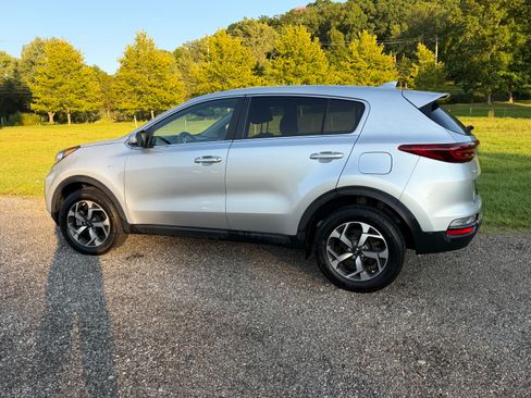 Used 2022 Kia Sportage LX AWD/4WD image 2